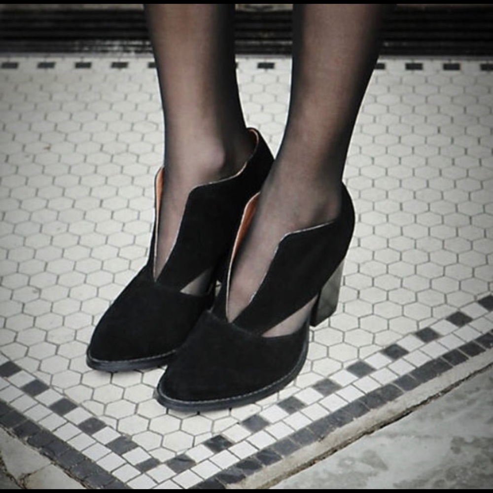 FREE PEOPLE/JEFFREY CAMPBELL DEEP V ANKLE BOOTS